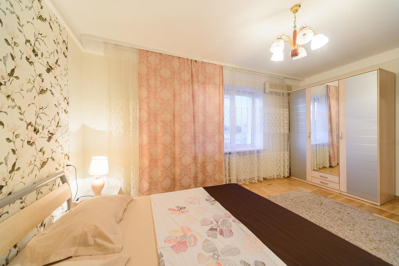 Apartment On Lesi Ukrainky Blvd Kyiv Exterior foto